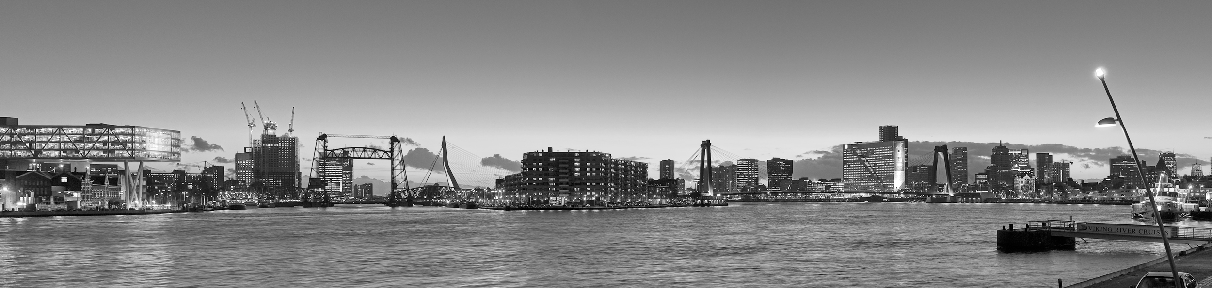 Skyline van Rotterdam gezien vanaf de Rhijnspoorkade